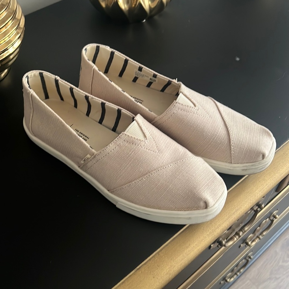 Tom's Cream Slip-ons